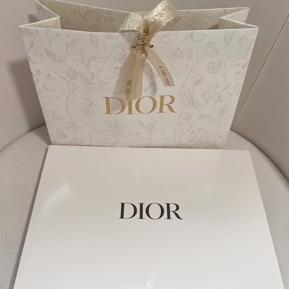 Dior Gift Set - Picture 11 of 14